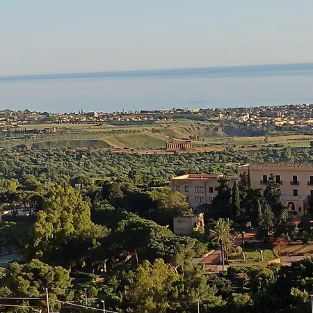 Le 4 Stagioni Sul Viale, Belvedere Di Bed and Breakfast Αγκριτζέντο
