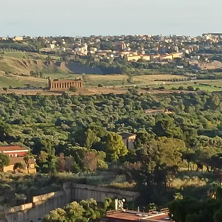 Le 4 Stagioni Sul Viale, Belvedere Di Bed and Breakfast Αγκριτζέντο