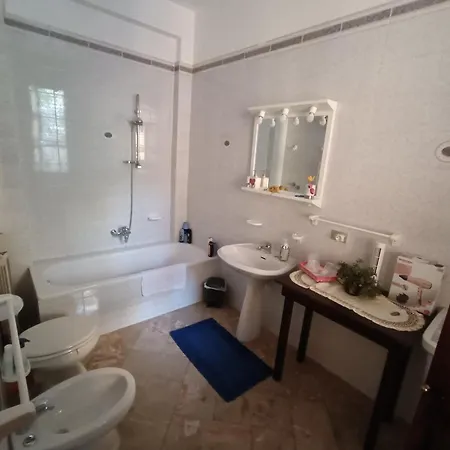 Le 4 Stagioni Sul Viale, Belvedere Di Bed & Breakfast 2*