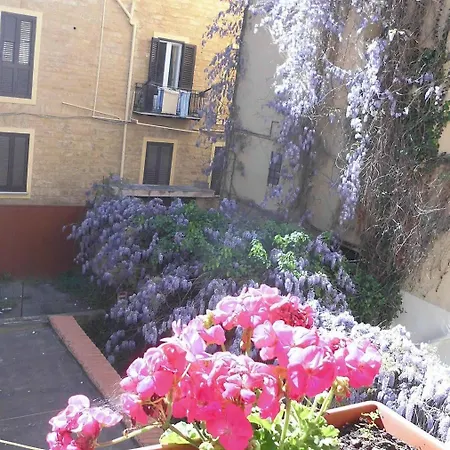 Le 4 Stagioni Sul Viale, Belvedere Di 2*